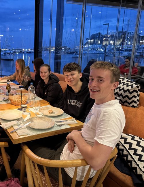 Foto Abends Restaurant Bildausschnitt verändert